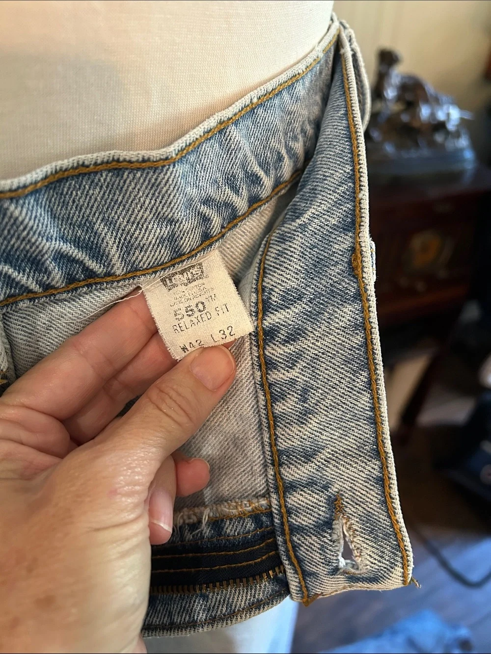 Levis Sz 42 x 32 550 Light Wash Orange Tab Jeans - Relaxed Fit “Dad Jean”